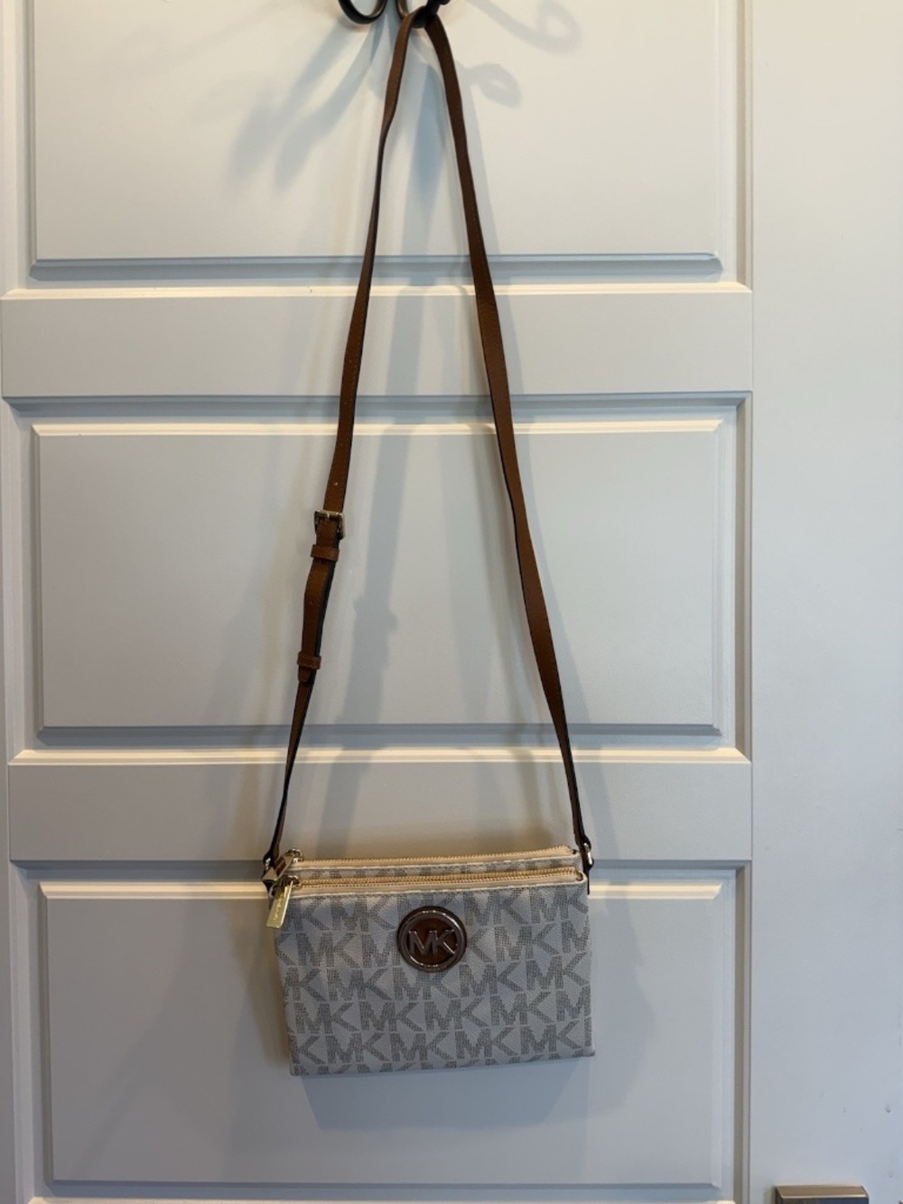 Authentic Michael Kors Fulton Double Zip Crossbody Cream Monogram - Picture 2 of 9